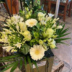LILY FREE Neutral Hand Tied Bouquet